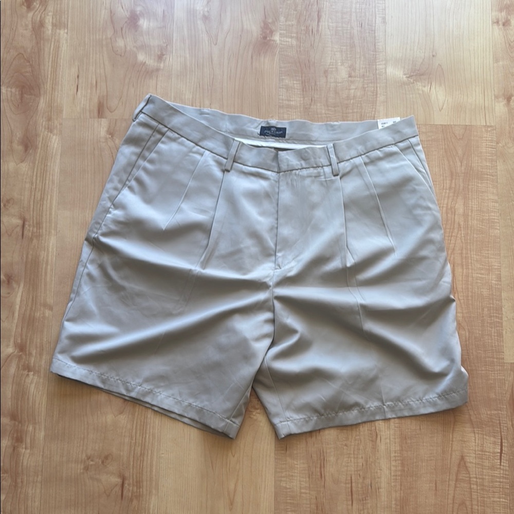 Dockers Golf Men's Tan Shorts
